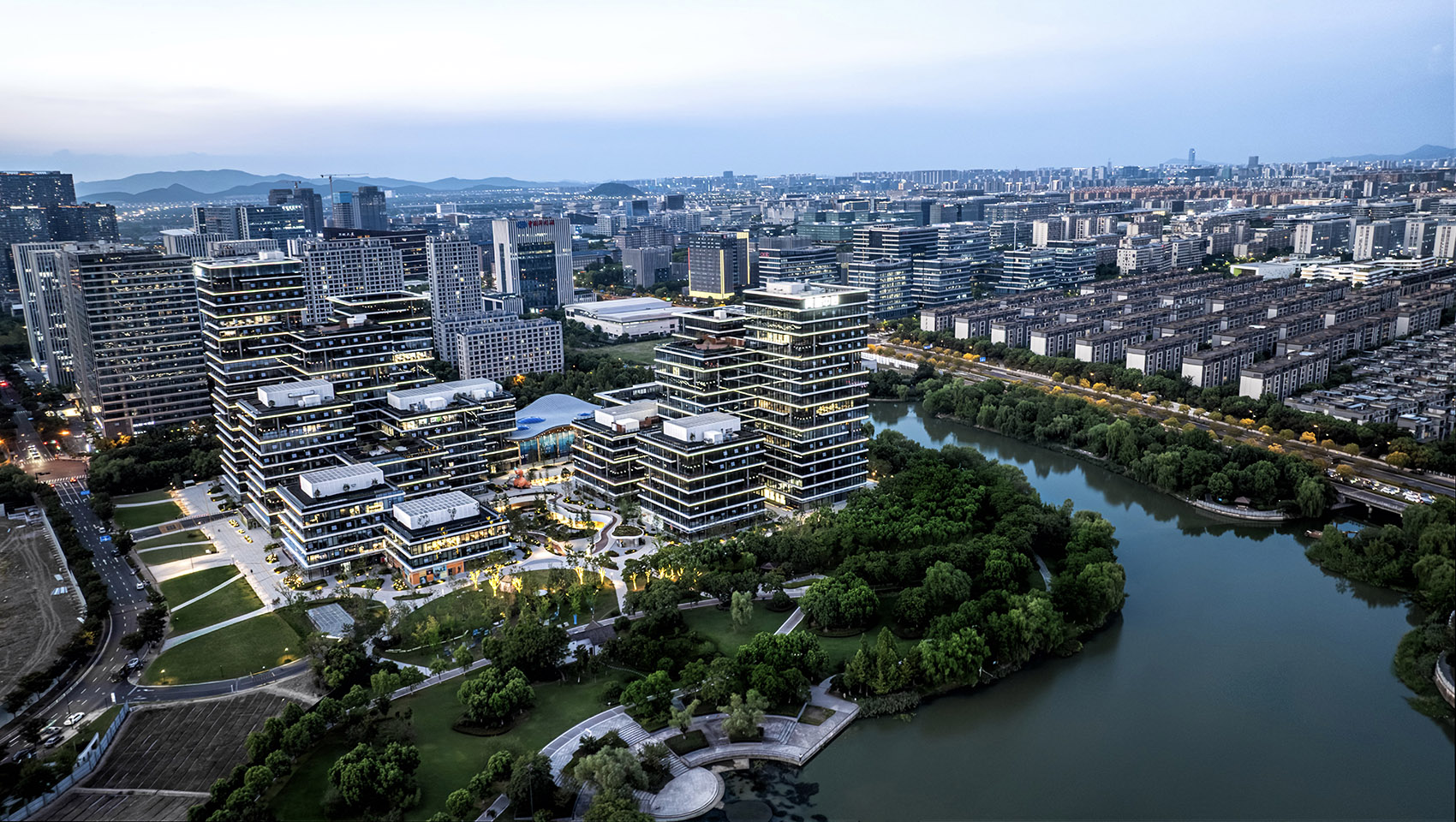 d84628941ad1abb9b97f0b9451baad6b_006-design-of-alibaba-center-hangzhou-future-park-by-ups-work.jpg